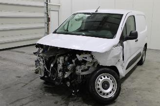 uszkodzony samochody osobowe Peugeot Partner  2025/8