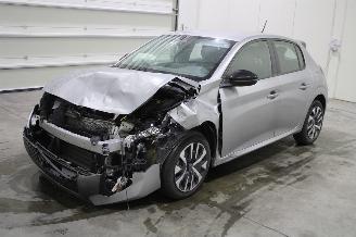 Damaged car Peugeot 208  2024/4