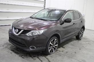 Damaged car Nissan Qashqai  2016/9