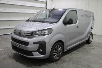 krockskadad bil auto Peugeot Expert  2024/6