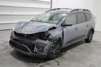 damaged passenger cars Dacia Jogger  2025/5