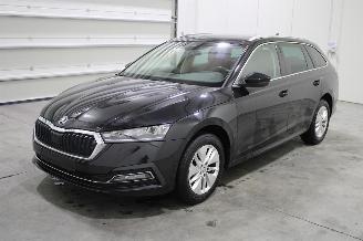 Vaurioauto  passenger cars Skoda Octavia  2022/8