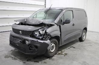 Damaged car Peugeot Partner  2021/6