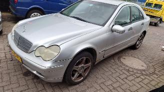Sloopauto Mercedes C-klasse 2002 C180 111951 Grijs 744 onderdelen 2002/3