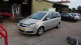 Auto da rottamare Opel Zafira B 2006 2.2 16v Z22YH Grijs Z167 onderdelen 2006/5