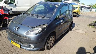 Salvage car Peugeot 1007 2008 1.6 16v NFU Grijs EZW onderdelen 2008/2