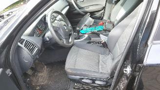 BMW 1-serie 2004 116i E87 N45B16A Zwart 668 onderdelen picture 17