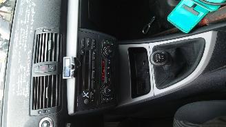 BMW 1-serie 2004 116i E87 N45B16A Zwart 668 onderdelen picture 20