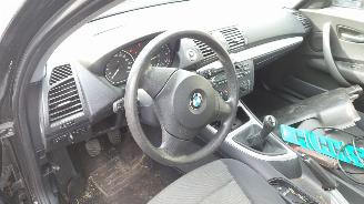 BMW 1-serie 2004 116i E87 N45B16A Zwart 668 onderdelen picture 18
