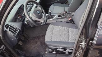 BMW 1-serie 2006 116i E87 N45B16A Zwart 475 onderdelen picture 14
