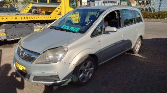 Auto da rottamare Opel Zafira B 2006 1.8 16v Z18XER Grijs Z167 onderdelen 2006/3