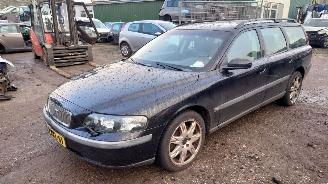 Coche siniestrado Volvo V-70 station 2004 2.4 20v B5244S Zwart 452 onderdelen 2004/6