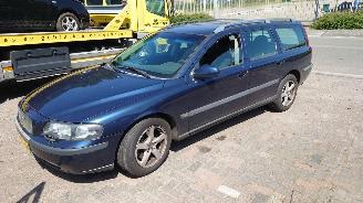 Uttjänta bilar auto Volvo V-70 2001 2.4T 20v B5244T3 Blauw 417 onderdelen 2001/1