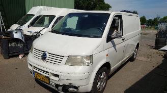 Uttjänta bilar auto Volkswagen Transporter T5 2003 1.9 TDI AXC FJJ Wit L902 onderdelen 2003/9