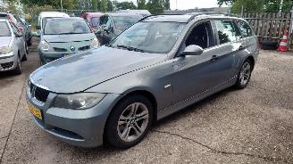 Uttjänta bilar auto BMW 3-serie E91 2006 318i N46B20B Grijs A34 onderdelen 2006/7