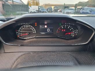 Peugeot 2008 Puretech 100 Active pack picture 16