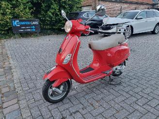 dañado ciclomotor Vespa  LX50 2017/4