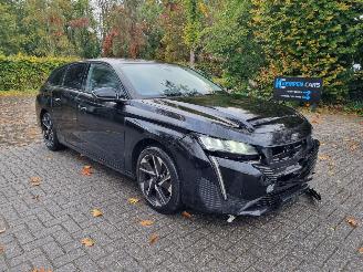 damaged passenger cars Peugeot 308 Puretech 130 Aut Navi Camera Clima 2023/4