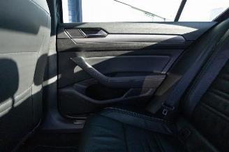 Volkswagen Passat 1.4 TSI ACT 3X R-LINE PANO/LEDER/LED/NAVI/CLIMA SCHADEVRIJ/DAMAGEDFREE picture 17