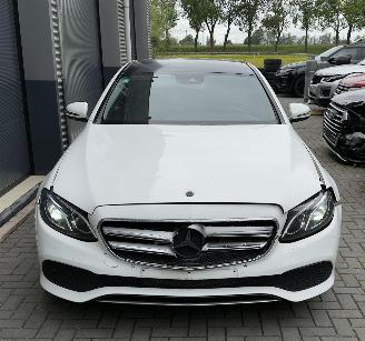 Mercedes E-klasse LED / CAMERA / NAVIGATIE / AMG VELGEN VOLLEDIG RIJDBAAR picture 2
