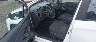 Toyota Yaris Facelift model Edition 1.5VVTI-E Airconditioning stoelverwarming Multicolor Display Met Navi voorbereiding Achteruitrijcamera Regensensor Licht assistent Drivelane assistent Leren multi stuurwiel Mistlampen 15-inch Toyota velgen picture 21