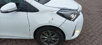 Toyota Yaris Facelift model Edition 1.5VVTI-E Airconditioning stoelverwarming Multicolor Display Met Navi voorbereiding Achteruitrijcamera Regensensor Licht assistent Drivelane assistent Leren multi stuurwiel Mistlampen 15-inch Toyota velgen picture 14