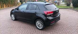 Kia Rio Bj:11-2019 1.4-16v Automatik Dream Team Edition Led Koplampen Navigatie Climatecontrol Stoelverwarming stuurwiel met verwarming Achteruitrijcamera 4xelek ramen Privacyglas Lichtautomaat Mistlampen 16-inch Kia velgen Metallic lak picture 4
