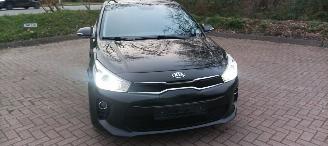 Kia Rio Bj:11-2019 1.4-16v Automatik Dream Team Edition Led Koplampen Navigatie Climatecontrol Stoelverwarming stuurwiel met verwarming Achteruitrijcamera 4xelek ramen Privacyglas Lichtautomaat Mistlampen 16-inch Kia velgen Metallic lak picture 11