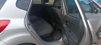 Kia Venga Bj:08-2013 1.6-Automatik 125pk Climatecontrol Stoelverwarming Lichtautomaat Privacyglas armsteun voor en achter Trekhaak Mistlampen Parkeersensoren achter 4xelek ramen Elektrische-spiegels met verwarming Keyless entry picture 15