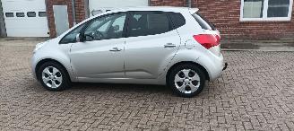 Kia Venga Bj:08-2013 1.6-Automatik 125pk Climatecontrol Stoelverwarming Lichtautomaat Privacyglas armsteun voor en achter Trekhaak Mistlampen Parkeersensoren achter 4xelek ramen Elektrische-spiegels met verwarming Keyless entry picture 3