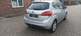 Kia Venga Bj:08-2013 1.6-Automatik 125pk Climatecontrol Stoelverwarming Lichtautomaat Privacyglas armsteun voor en achter Trekhaak Mistlampen Parkeersensoren achter 4xelek ramen Elektrische-spiegels met verwarming Keyless entry picture 6