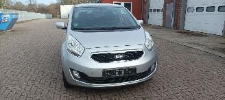 Kia Venga Bj:08-2013 1.6 Benzine Automaat Climatecontrol 4xElek ramen Elektrische-spiegels met verwarming Stoelverwarming Lichtautomaat Privacyglas armsteun voor en achter Keyless entry Parkeersensoren achter Trekhaak Mistlampen picture 10