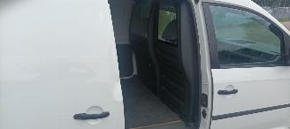 Volkswagen Caddy Bj:02-2016 Facelift 2.0TDI Euro-6 Airconditioning Elektrische ramen Elektrische-spiegels met verwarming Centrale vergrendeling met afstandsbediening Start-Stop systeem Tussenwand met glas achteruitrijspiegel Radio met usb schuifdeur Rechts laadvloer orgin picture 18