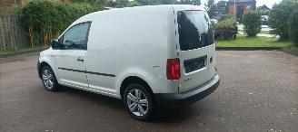 Volkswagen Caddy Bj:02-2016 Facelift 2.0TDI Euro-6 Airconditioning Elektrische ramen Elektrische-spiegels met verwarming Centrale vergrendeling met afstandsbediening Start-Stop systeem Tussenwand met glas achteruitrijspiegel Radio met usb schuifdeur Rechts laadvloer orgin picture 3