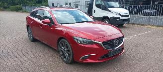 Schadeauto Mazda 6 Bj: 02-2015 Motorschade 2.2 Skyactive Diesel Automaat 4x4 Full Led koplampen Led achterlichten Climatecontrol Stoelverwarming Regensensor Drivelane cruisecontrol Dab Navigatie Leder Sportstoelen Memory keyless Entry trekhaak Blindspot systeem Bose-sound 2015/2