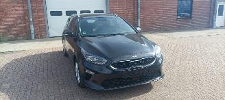 Damaged car Kia Ceed Bj:09-2018 1.6-Diesel 136pk Full-Led koplampen Navi Leder Memory Sportstoelen Blindspot Drivelane JBL sound 4xStoelverwarming elektrische achterklep Automatische inparkeren keyless Entry Blindspot 2018/9