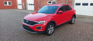 skadebil auto Volkswagen T-Roc Bj:06-2021 Active 1.5-TSI DSG 150pk Digital Cockpit Navigatie Drive modus Climatecontrol CruiseControl Stoelverwarming stuurwiel met verwarming Privacy glas Trekhaak Full-Led koplampen Led achterlichten zwart dakhemel Blindspot 2021/6
