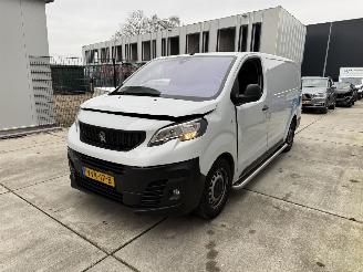 krockskadad bil auto Peugeot Expert 1.5 Bleu HDI 100S&S L3 2023/6