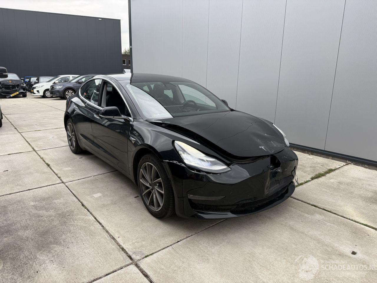 Tesla Model 3 LONG RANGE 75 kWh -LEDER-PANO-NAVI-CAMERA-238 PK