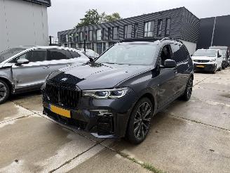 Schadeauto BMW X7 xDrive 40i High Executive-4 WIEL BESTURING-PANO-LEDER-360 CAMERA 2022/2