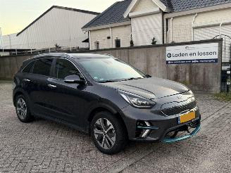 skadebil auto Kia e-Niro 64 KWh ExecutiveLine JBl Nap Nederlandse Auto 2020/4