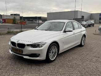 Unfallwagen BMW 3-serie 320D High Executive Harman Kardon 2014/6