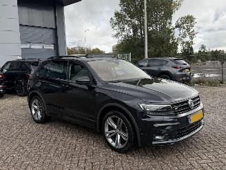 Schadeauto Volkswagen Tiguan 2.0 TDI Automaat Pano R-Line 2017/10
