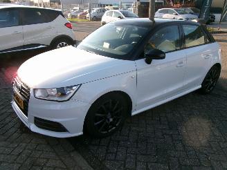 krockskadad bil auto Audi A1 1.0 TFSI ADRENALIN AIRCO NAVI 5 DEURS 2018/6