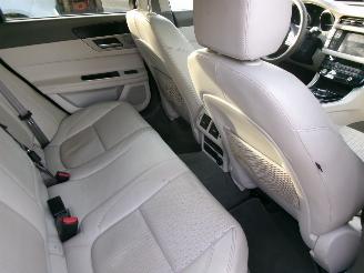 Jaguar XF 2.0 D R-SPORT AWD picture 13