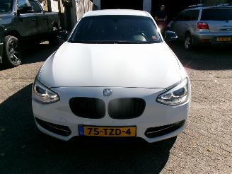 BMW 1-serie 118 I BUSINEES+ CLIMA NAVI picture 3