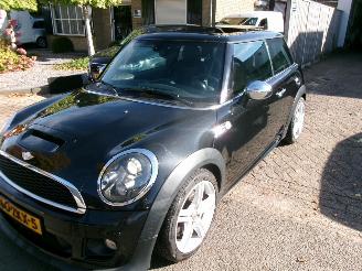Damaged car Mini Cooper S 1.6 JOHN COOPER WORKS AUTOMAAT 2013/1