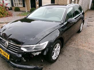 Schadeauto Volkswagen Passat 1.4 TSI CONNECTED SERIES 2017/1