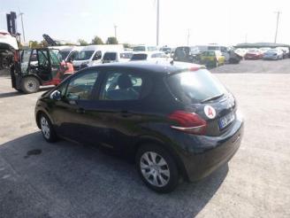 Peugeot 208  picture 2