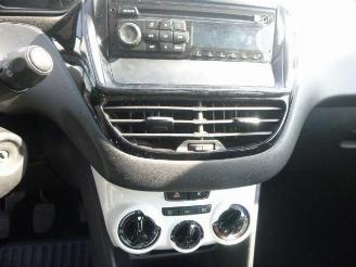 Peugeot 208  picture 19